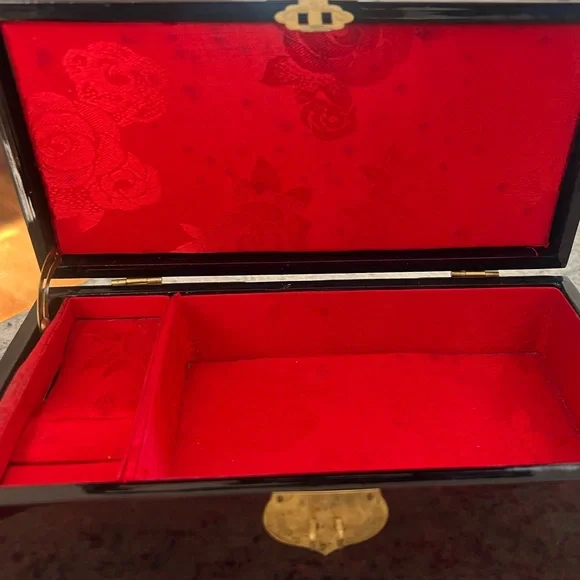 Wooden musical jewelry box - Picture 5 of 8